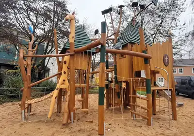 SPIELART : STRUCTURE DE JEUX CHÂTEAU DE LA JUNGLE, ref T82